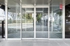 ポートライナー乗り場へ向かう階段